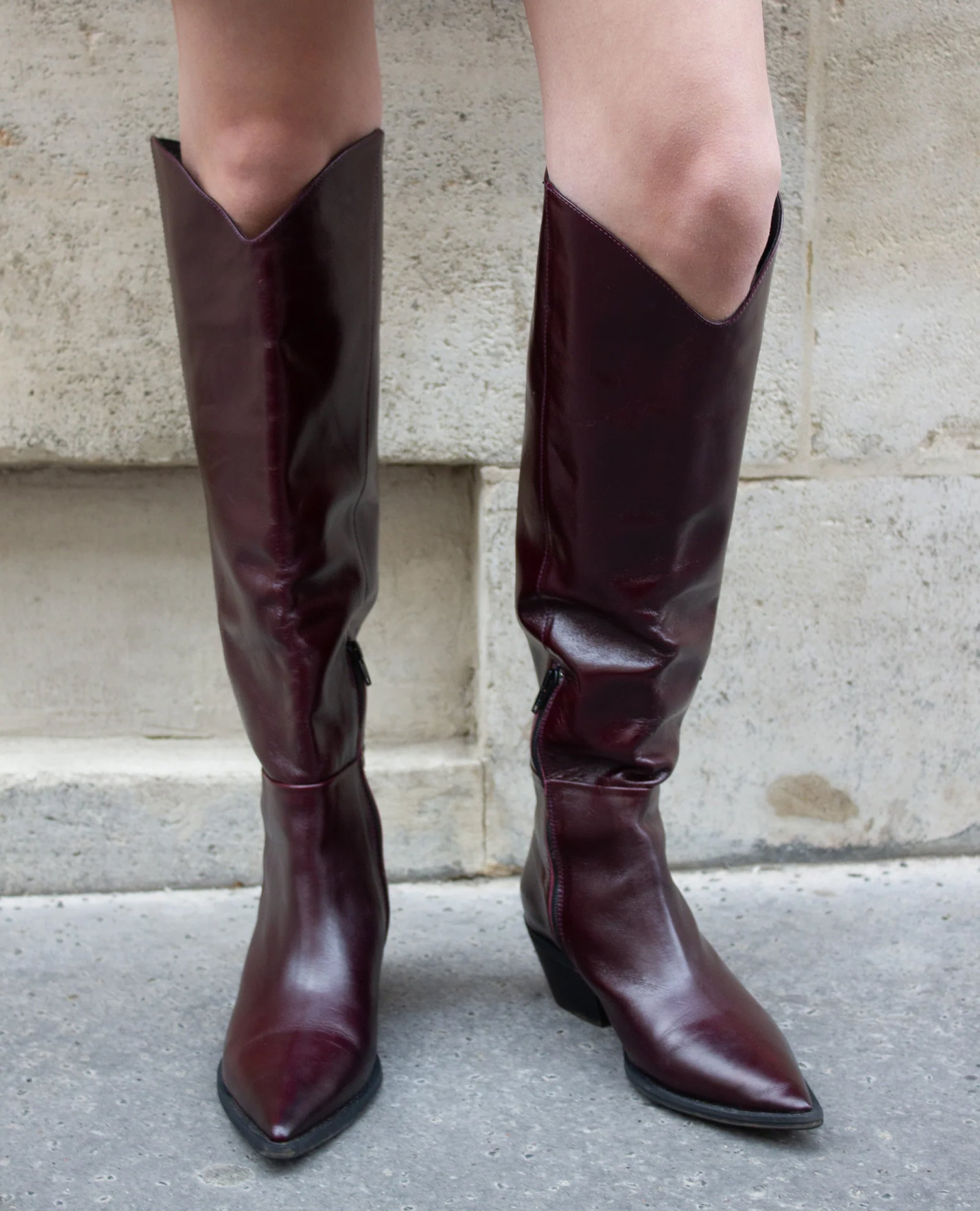 High boots in burgundy