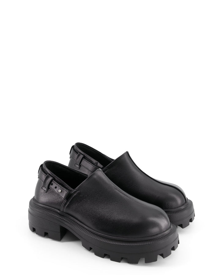 annk clogs made of black leather
