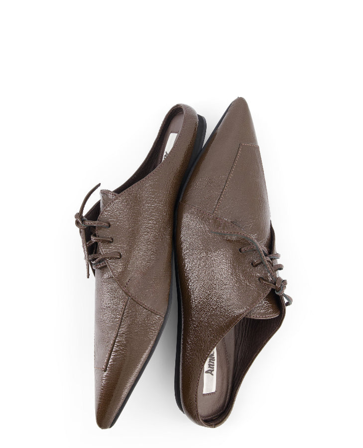 sharp nose flats in brown color annk
