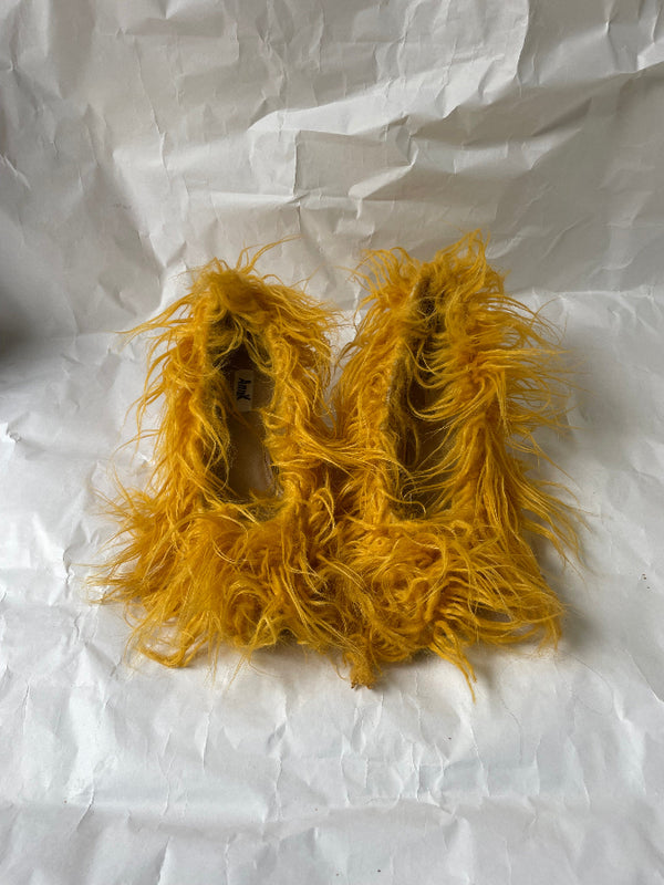 Yellow Hairly Heels AnnK /aenk:ei/ 