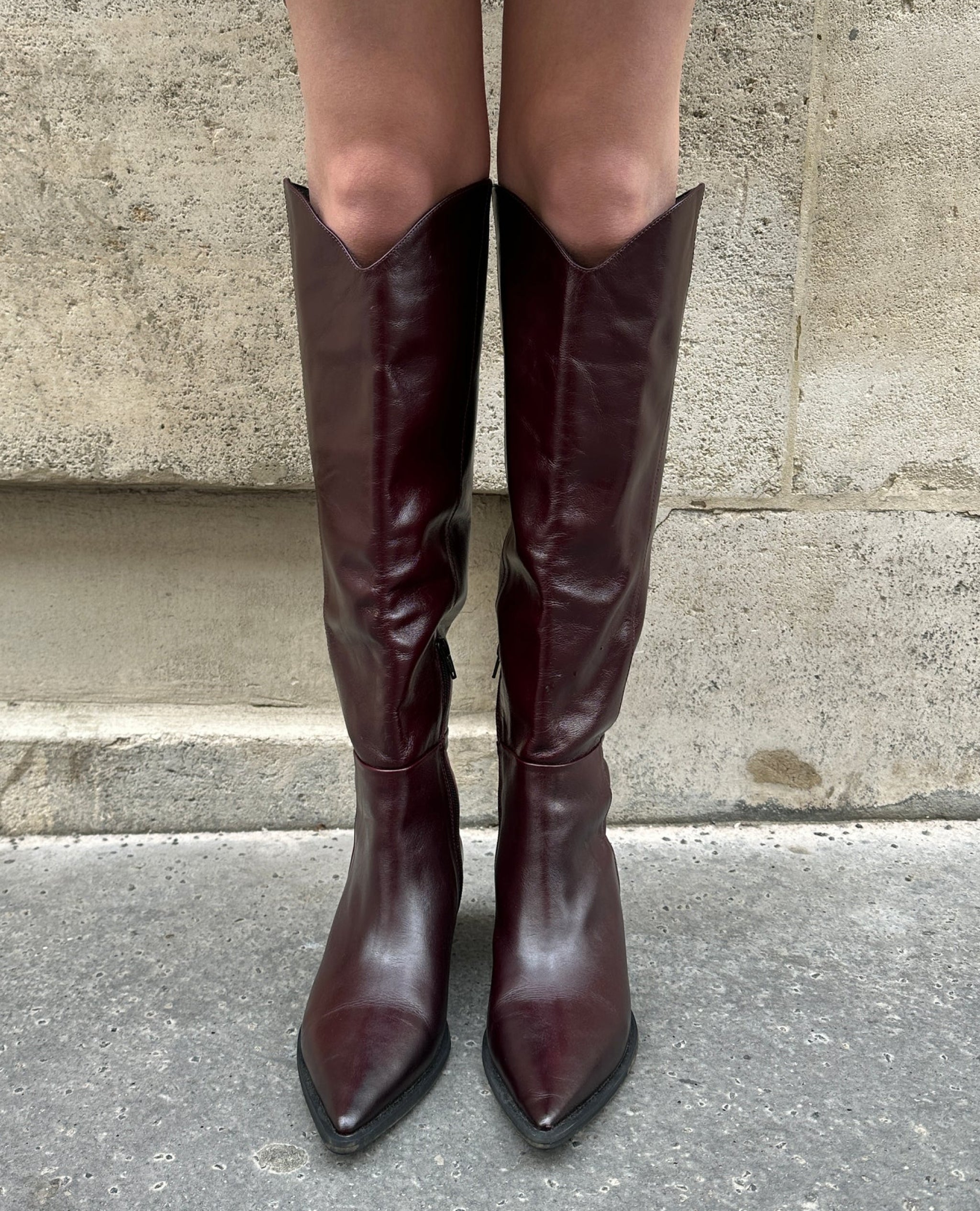 High boots in burgundy