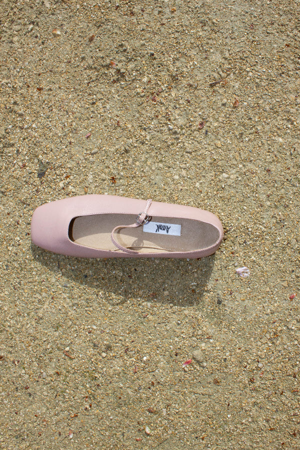 Ballet Shoes /aenk:ei/ 