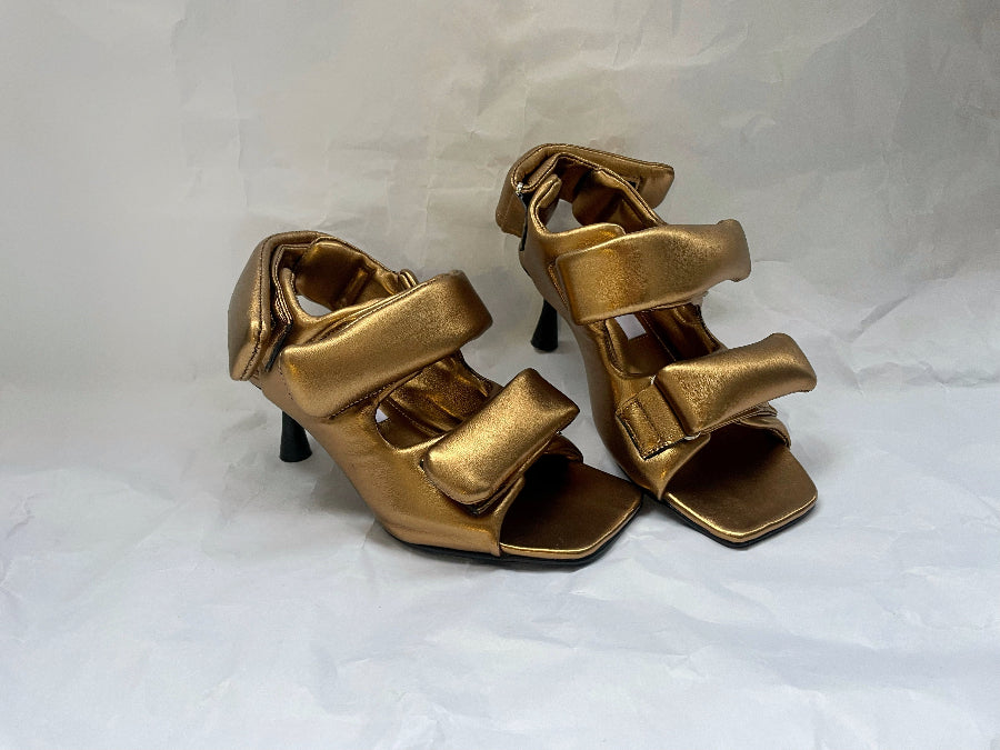 AnnK /aenk:ei/ Fou Sandals Gold