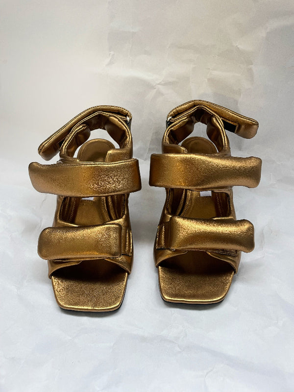 AnnK /aenk:ei/ Fou Sandals