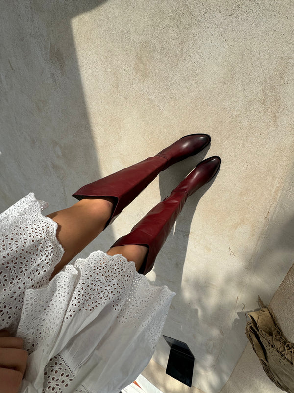 High boots in burgundy