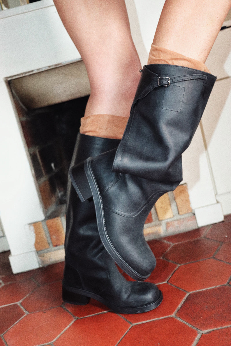 TRANSFORMABLE BLACK BOOTS