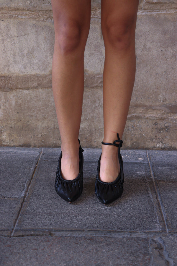 /aenk:ei/ Heels with Ankle Tie in Black 
