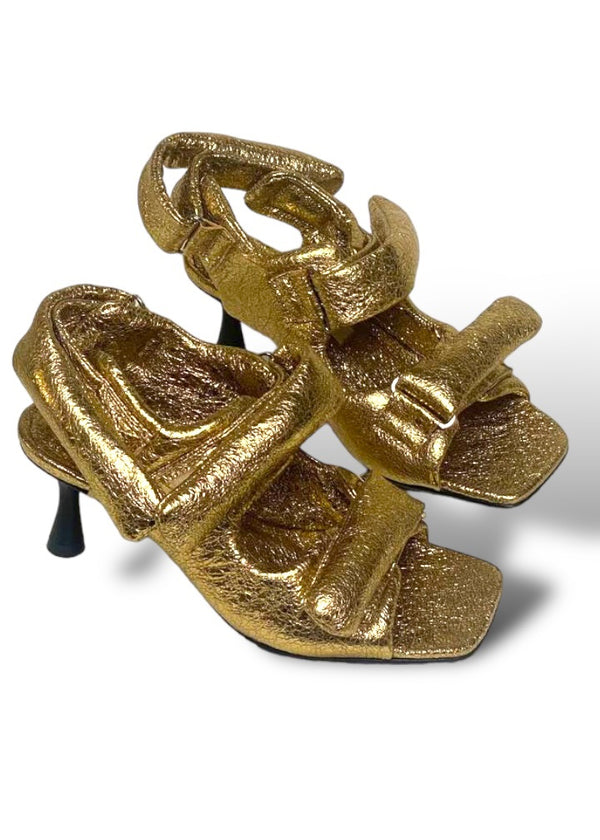 Fou Sandals in gold
